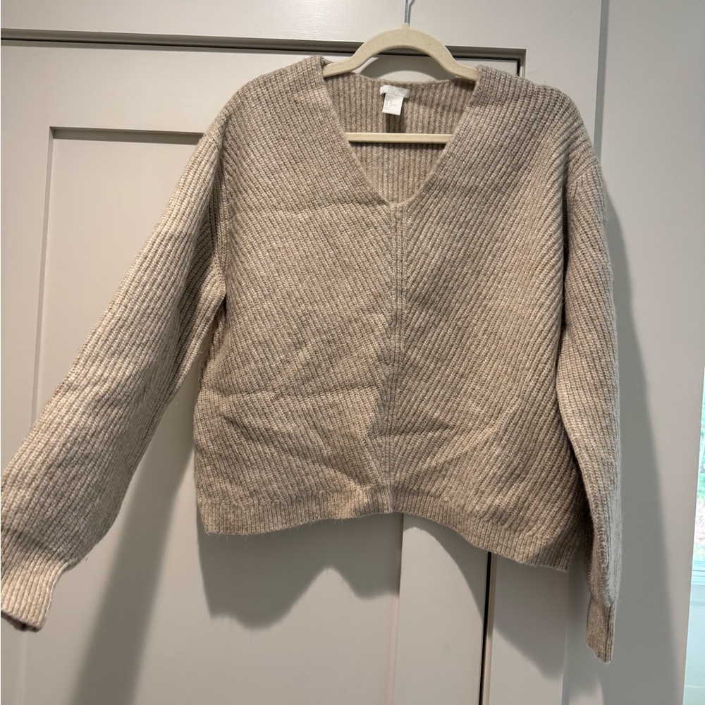 H & M Cropped V Neck Sweater